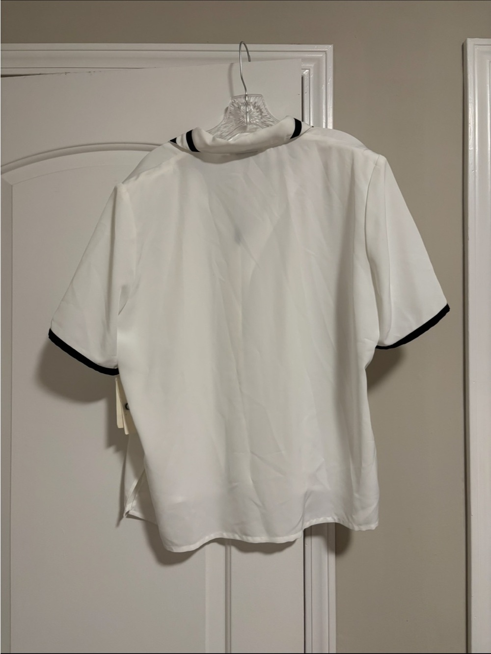 Kathy Che, Cozy Chic Women’s White Button-Up Shirt with Black Trim, Size 18 - Picture 5 of 5